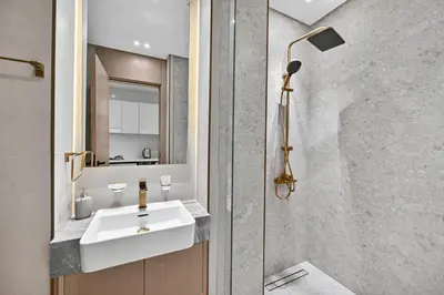 a bathroom with a white sink and a mirror at Dusk by Binghatti by Rentujemy in Dubai