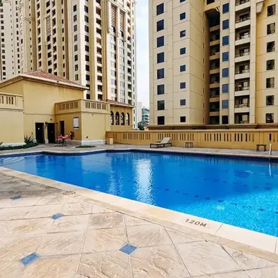 Top Holiday Location - Walk to Beach - Free Pool & Gym