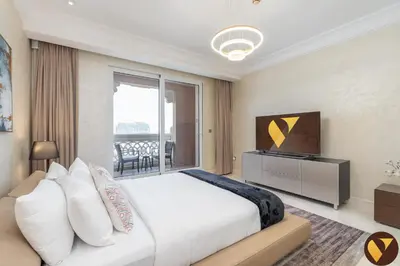 Gallery image of Vogue Palm Jumeirah Grandeur Residence near Atlantis The Palm and Nakheel Mall, Three Bedroom Plus Kids Room Apartment with Huge Private Sea-view Terrace and Private Beach Access, Get 30 percents off Zabeel Saray Dining in Dubai