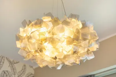 a chandelier is hanging from a ceiling at Günstige Unterkunft mit Hafenblick in Port de La Mer in Dubai