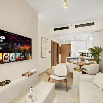 Bright & Cozy 1BR Apartment with Balcony in JVC