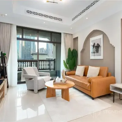 Chic 1BR Apartment in Downtown Dubai Steps Away from Burj Khalifa & Dubai Mall