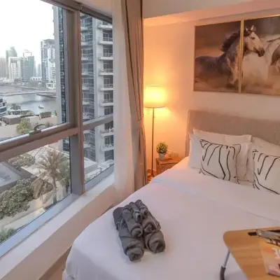 Stylish Studio Apartment with a Balcony Offering Sophistication