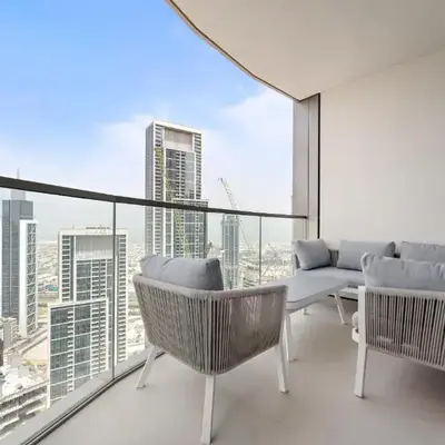 VayK - Stunning 2BR Apt with 2 Balconies in Downtown