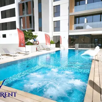 Modern 6 sleeper JVC Rooftop pool