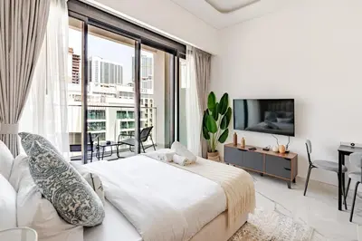 Gallery image of Stylish New Studio Sleeps up to 2 guests I Pool I Padel Court I Close to Supermarket, Restaurant, Cafes I A Prime, Walkable Location I Meydan I Near Downtown in Dubai