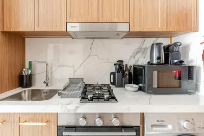 Gallery image of Stylish New Studio Sleeps up to 2 guests I Pool I Padel Court I Close to Supermarket, Restaurant, Cafes I A Prime, Walkable Location I Meydan I Near Downtown in Dubai