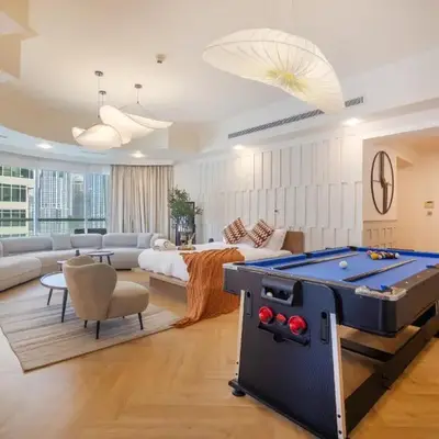 SkyHigh 4BR Penthouse Marina Views & Game Lounge Pool Table PS5