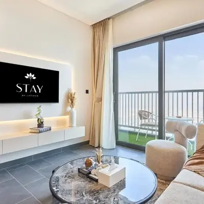 STAY BY LATINEM Luxury 1BR Plus Study Holiday Home CB 3714 Near Burj Khalifa