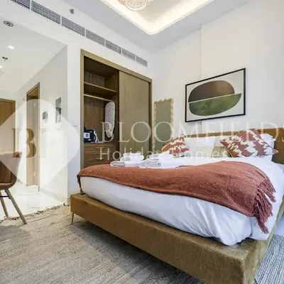 Bloomfields Fantastic Stu in Azizi Riviera
