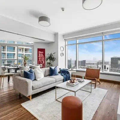 Luxury 1BR with Workspace Next To Dubai Mall