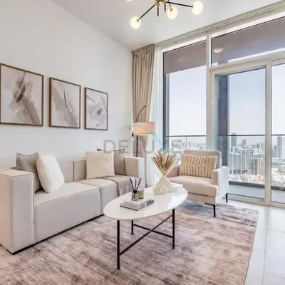 Stay Near the Park with Easy Exit from JVC