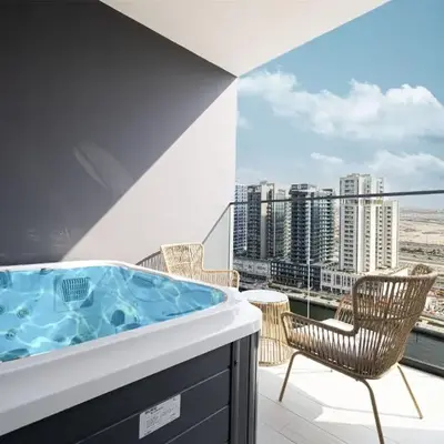 PNB Living - Luxury Studio with Canal Views - Trillionaire Residences