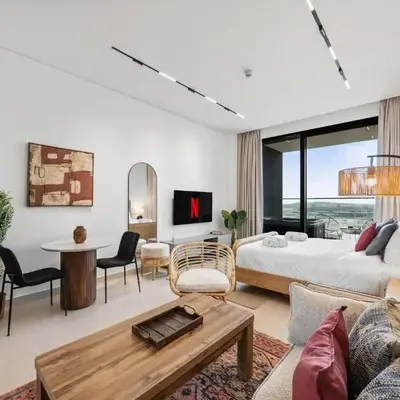 Timeless & Textured Studio w Jacuzzi Trillionaire