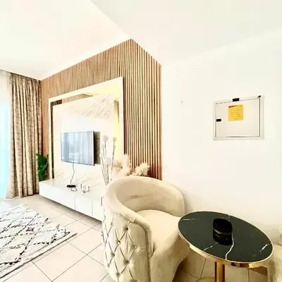 Spacious Modern High Floor Independent Studio Downtown