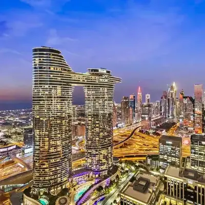 Private room in 3BR Ultra-Luxury-High-Rise Apartment next to BURJ KHALIFA