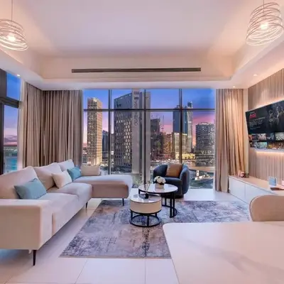 Spacious and Luxurious 2 BD in Downtown Sleeps 8 with Maid Room