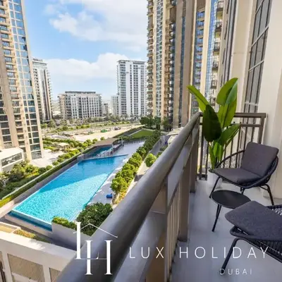 LUX The Creekside Skyline View Suite