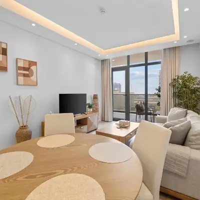 Convenient City Apartment Near Metro & Downtown