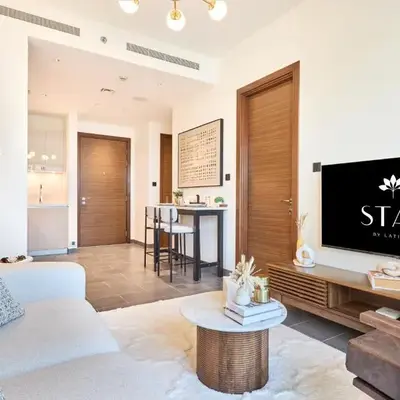 STAY BY LATINEM Luxury 1BR Holiday Home CB 0607 Near Burj Khalifa