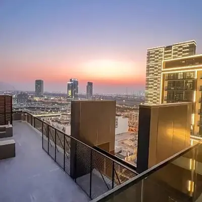Chic 1BR Retreat with Infinity Pool and Sauna in JVC