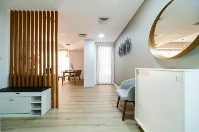 a living room with a mirror and a table at SettlerHomes - Stunning JBR 2BR Just 5mins To The Beach in Dubai