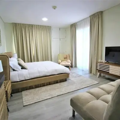 Premium 1BR on High Floor with Stunning Sea View and Balcony