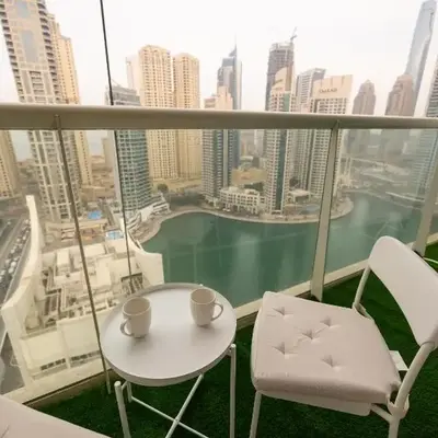 Stunning 2bd marina views prime location high floor