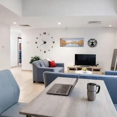 Dubai Beach Living JBR Hostel