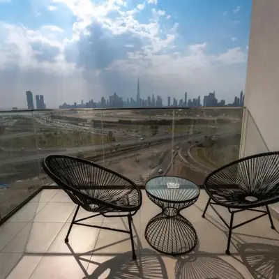 EasyGo - Chic 2-Bedroom with Dubai Skyline View