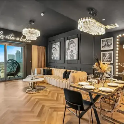 Fountain view Golden Era Cinema-Inspired 4BR APT