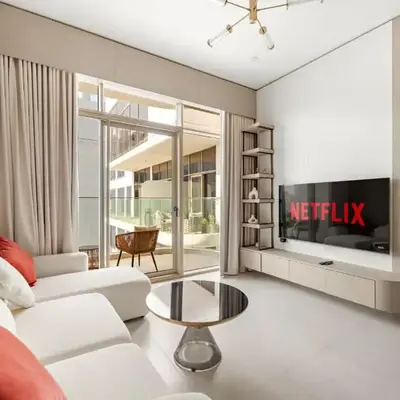VayK - Refined 1 BD Apartment in JVC