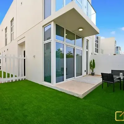 Luxurious 3BR Villa Getaway in DH2 by Deleguest