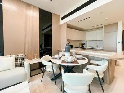 a kitchen and dining room with a table and chairs at Contemporary Luxe Stay at Dawn by Binghatti! in Dubai