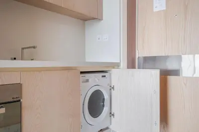 a kitchen with a washing machine in a kitchen at Blueground The Palm Jumeirah pool nr Atlantis DXB-1722 in Dubai