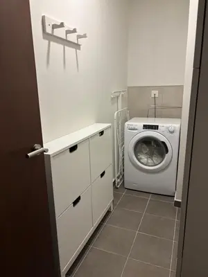 a laundry room with a washer and a washing machine at Mama's Crib Dubai in Sabkhah