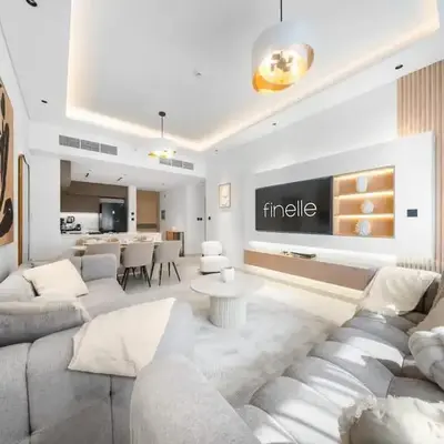 Relax & Shop 3BDR Apartment by Circle Mall