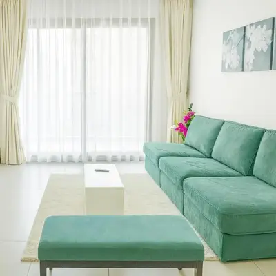 New Large 2BR Apt Sleeps 10 Adults with Pool Gym Parking and Wifi