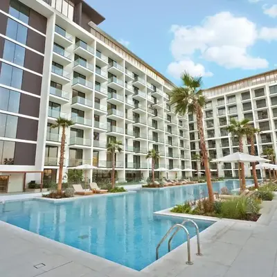 Bright Apartment in JVC with Pool
