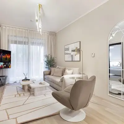Luxury Old Town Yansson Downtown Dubai Apartment Pool Burj Khalifa Views Steps to Dubai Mall by La Brisa
