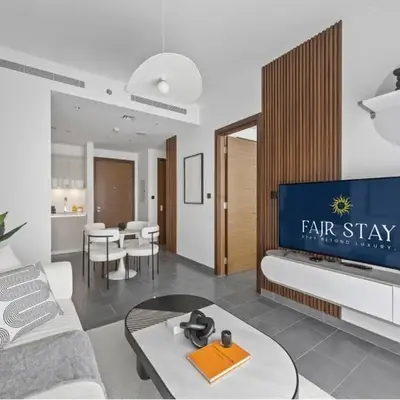 Luxury 1BR Apartment Near Burj Khalifa Skyline Pool View