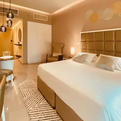 Premium Guest - Majestine Downtown Luxe