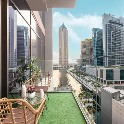 Brand New Building! 2 Double Bed! Ideal Location with 5-star Pool and Gym!