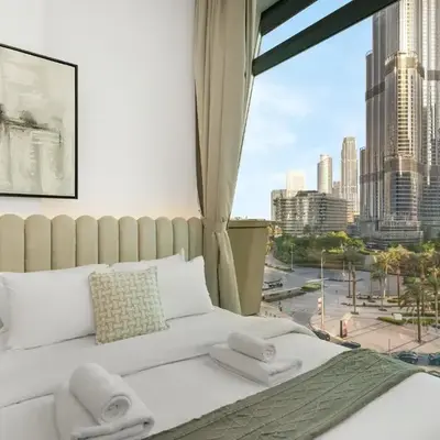 Stunning 4BR Burj View Pool &Gym