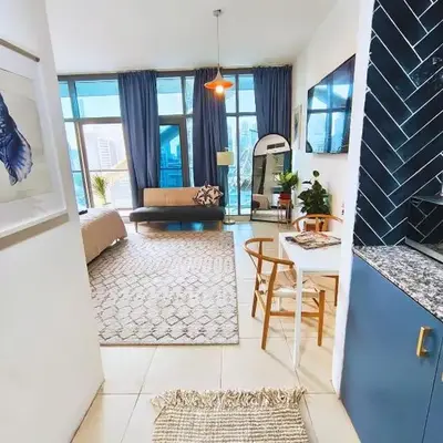 Stylish JLT Apartment - Marina Skyline View - Next to Metro - Walk to Beach