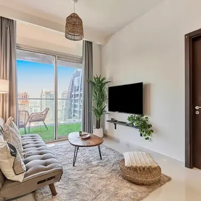 Modern 2BR Retreat Canal Views Near Downtown
