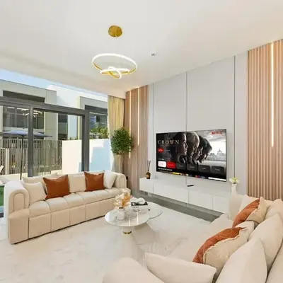 Golden Stays - Stylish 4BR Villa I Garden