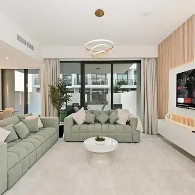 Golden Stays - Chic 4BR Retreat I Luxe Touches & Serene Views