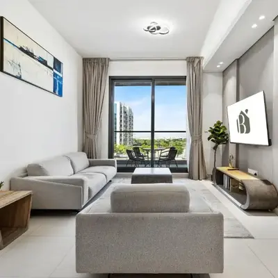 BLVD - Stylish Stay with Relaxing Balcony View