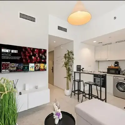 Modern Flat close to Burj Khalifa with stunning pool
